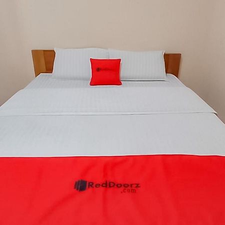 Готель Reddoorz Syariah Near Tugu Lampu Gentur Чіанджур Екстер'єр фото