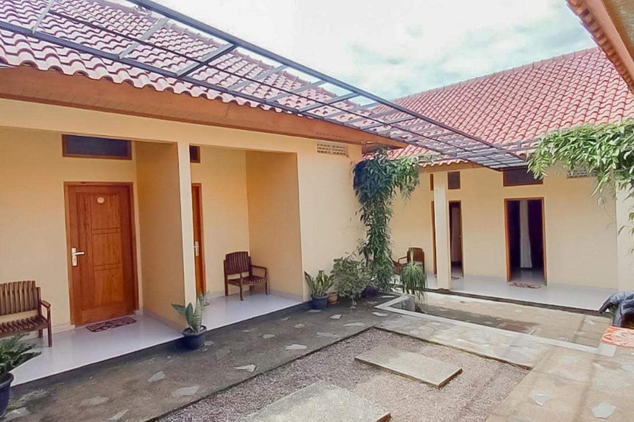 Готель Reddoorz Syariah Near Tugu Lampu Gentur Чіанджур Екстер'єр фото