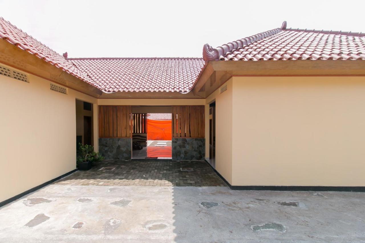 Готель Reddoorz Syariah Near Tugu Lampu Gentur Чіанджур Екстер'єр фото