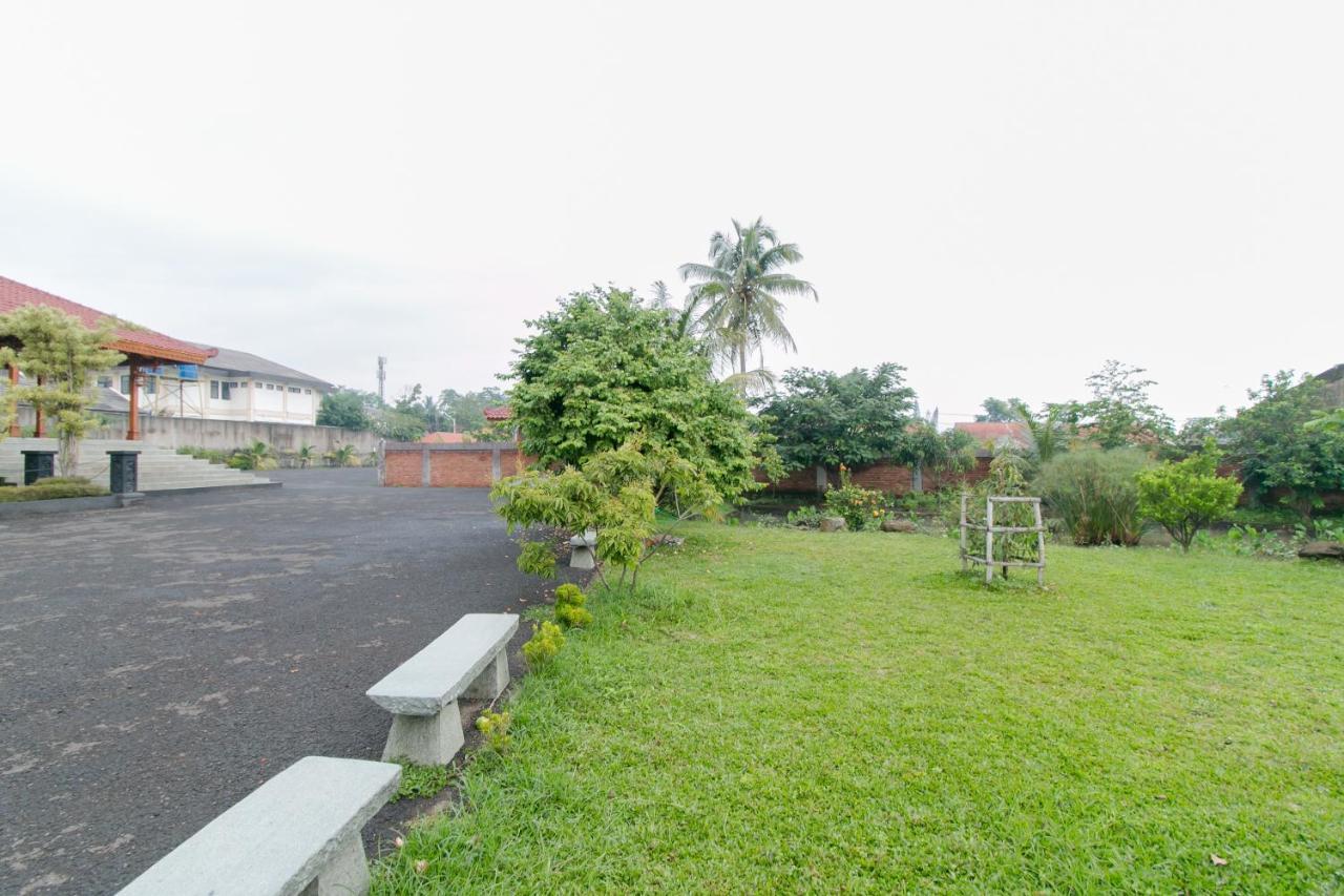 Готель Reddoorz Syariah Near Tugu Lampu Gentur Чіанджур Екстер'єр фото